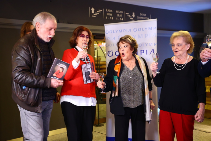 FOTO: Křest kuchařky. – stránka 1