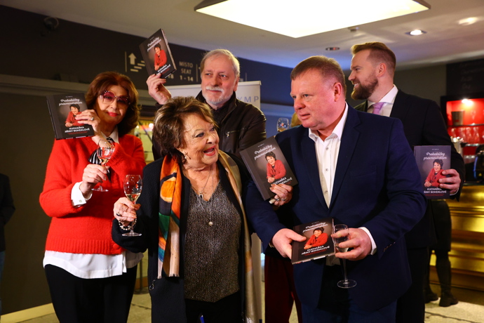 FOTO: Kmotry kuchařky se stal Zdeněk Zelenka a Saskia Burešová. – stránka 2