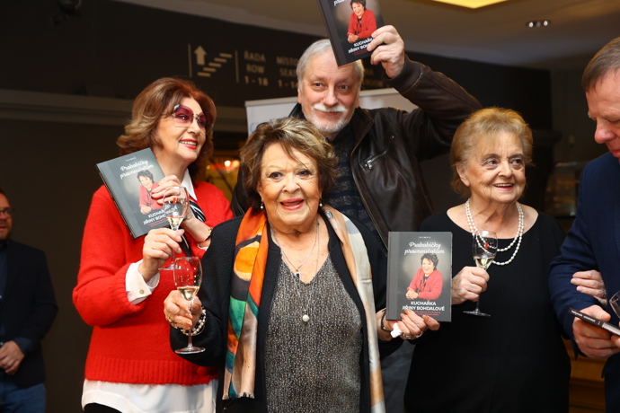 FOTO: Kmotry kuchařky se stal Zdeněk Zelenka a Saskia Burešová. – stránka 1