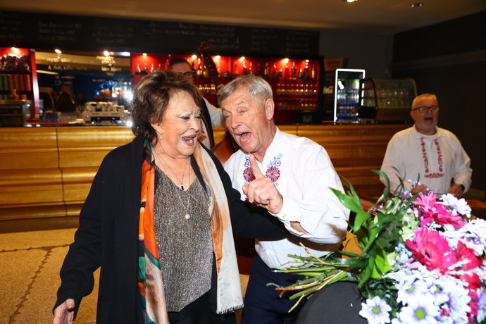 FOTO: Hned při příchodu jí bylo plno. – stránka 19