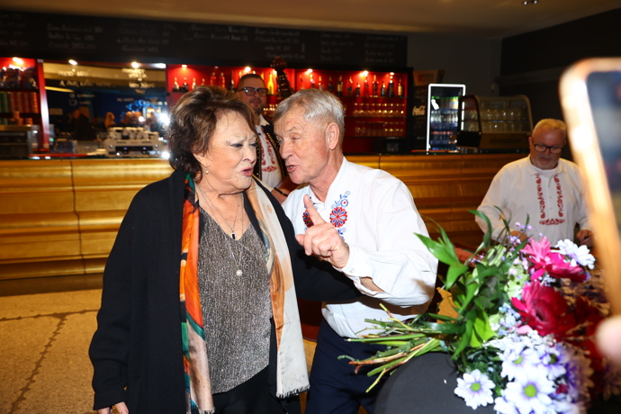 FOTO: Jiřina Bohdalová se skvěle bavila. – stránka 2