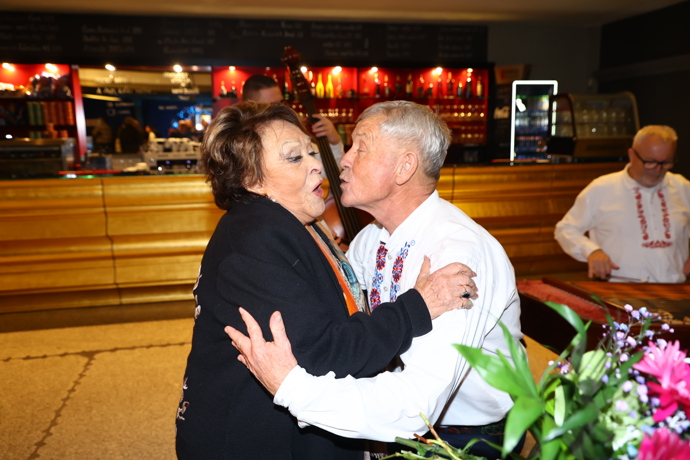 FOTO: Úsměv od ucha k uchu. Jiřina Bohdalová si oslavu užívala. – stránka 4