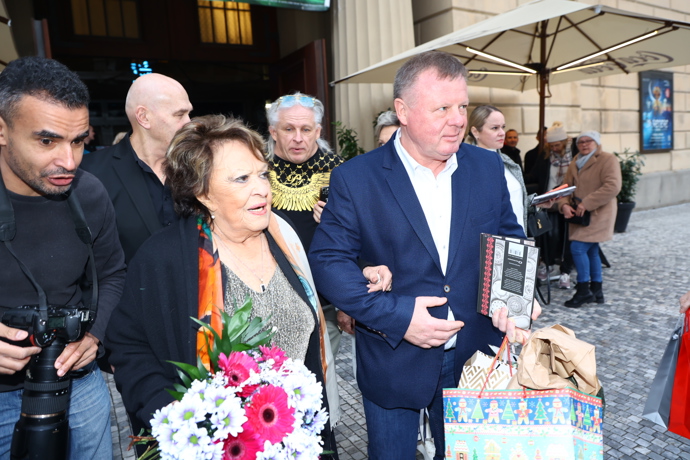 FOTO: Jiřina Bohdalová se před pár dny stala prababičkou. – stránka 8