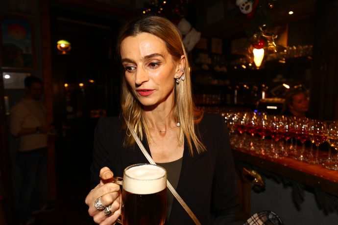 FOTO: Ivana Jirešová pije pivo každý den. – stránka 7