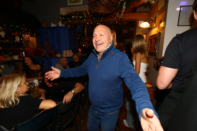 FOTO: Michal David zářil na vánoční večírku u Slepiček. – stránka 13