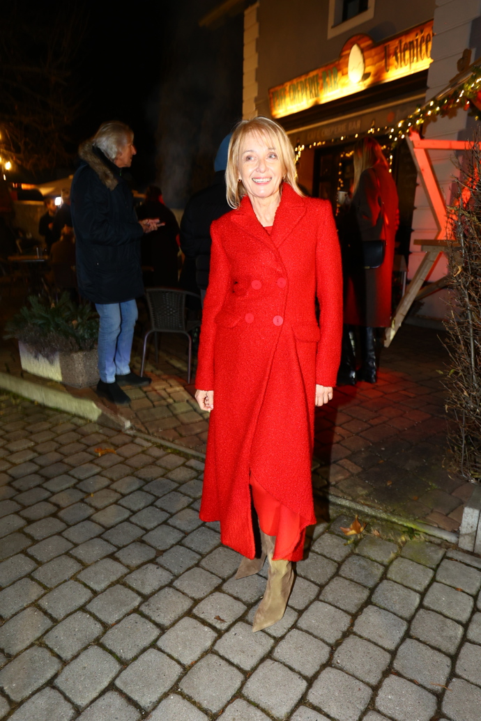 FOTO: Veronika Žilková dorazila v dobré náladě. – stránka 32