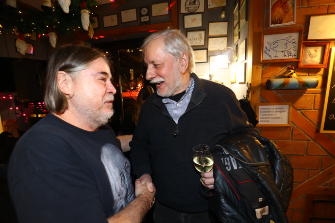 FOTO: Na chvíli se zastavil i Jan Rosák. – stránka 44
