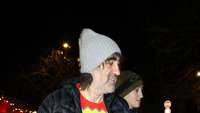 FOTO: Jakub Kohák měl vánoční svetr s Grinchem.