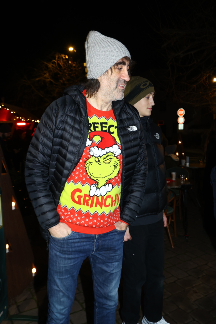 FOTO: Jakub Kohák měl vánoční svetr s Grinchem. – stránka 57