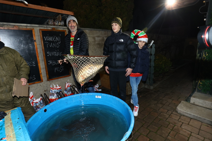 FOTO: Jakub Kohák se syny Janem a Wolgangem. – stránka 52