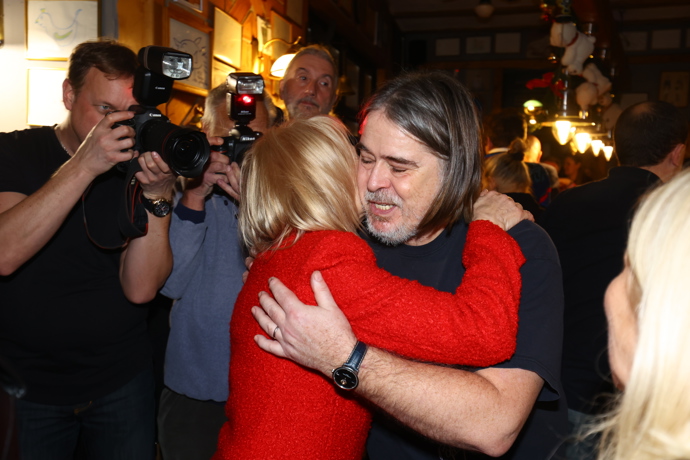 FOTO: Veronika Žilková se nezapomněla přivítat s  Oldřichem Lichtenbergem. – stránka 27