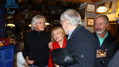 FOTO: Veronika Žilková a Ivan Hubáč ve společnosti svých kolegů.