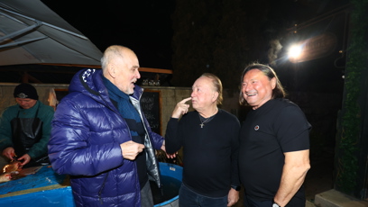 FOTO: Petr Janda si užíval společnost svých kolegů.