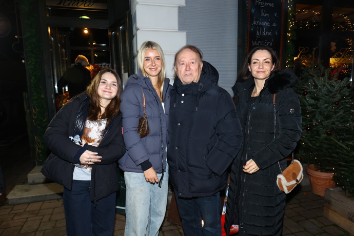 FOTO: Dcery zpěváka Petra Jandy a Alice Jandové rostou do krásy. – stránka 12