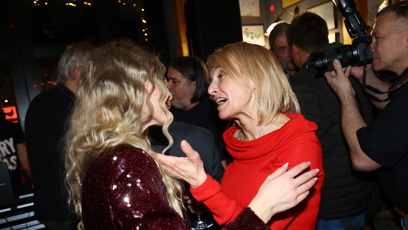 FOTO: Veronika Žilková si užívala společnost svých kolegů.