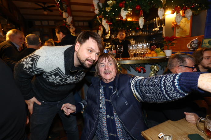 FOTO: Karel Vágner uvnitř davu. – stránka 5