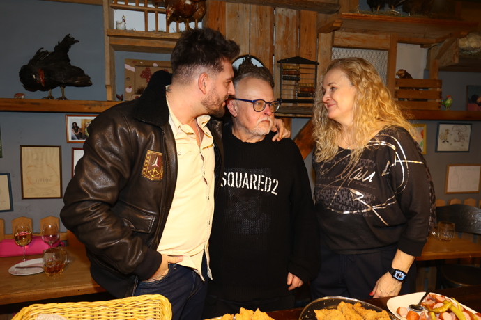 FOTO: Linda Finková s kolegy. – stránka 12