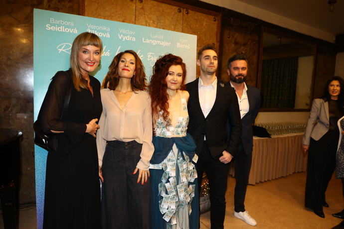 FOTO: Premiéra filmu Deník shopaholičky. – stránka 7