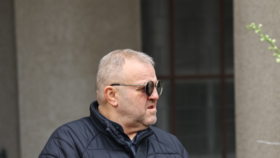 FOTO: První smuteční hosté se přicházejí naposledy rozloučit s moderátorem Patrikem Hezuckým.