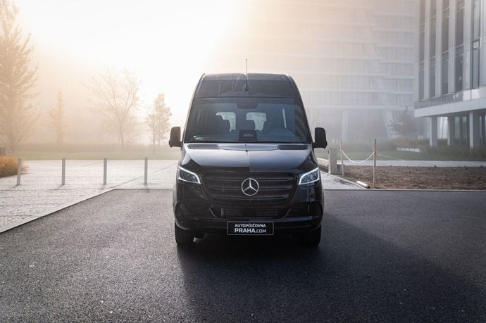 FOTO: Nové kapelní auto Laca Décziho.