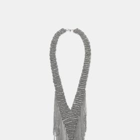Náhrdelník s třásněmi z tkaného řetízku, Zara, 2999 Kč