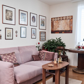 Celkový pohled na útulný obývák Hanky Křížkové