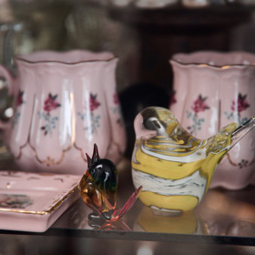 Růžový porcelán býval před lety velice žádaný.