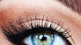 Pokud si vyberete nekvalitní řasy, může vás potkat i alergie.