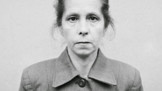 Johanna Borman, 52 let. Původně pracovala v psychiatrické léčebně. K SS se přidala v roce 1938, chtěla si tak údajně vydělat víc peněz. Prošla množstvím koncentračních táborů, v nichž proslula svým surovým chováním. Chodila se psem, kterého nechávala hladovět a pak ho posílala na vězně. 13. prosince 1945 byla oběšena.