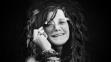 Zpěvačka Janis Lyn Joplin se narodila 19. ledna 1943 v městečku Port Arthur v americkém Texasu a nazpívala  rockové rythm and bluesové hity.