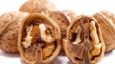 Vlašské ořechy: Jak je správně sušit a skladovat, abyste z nich měli to nejlepší cukroví