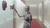 Sci-fi Ex Machina je režisérská prvotina britského spisovatele a scénáristy Alexe Garlanda.