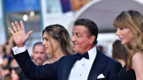 Sylvester Stallone a jeho těžký životní příběh: komplikace při narození, rozvod rodičů i bolestivá ztráta syna