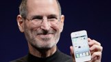 Steve Jobs byl zakladatel, výkonný ředitel a předseda představenstva firmy Apple a zároveň jedna z nejvýraznějších osobností počítačového průmyslu posledních čtyřiceti let.