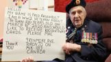 Stoletý válečný veterán má netradiční přání. Rád by dostal sto narozeninových přání z celého světa