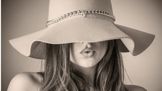 Jak si vybrat letní klobouk? Řiďte se tvarem obličeje a materiálem