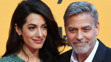 George Clooney a jeho Amal. Seznámil je společný přítel, na prvním rande je sledovalo 50 paparazzi
