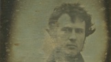 Robert Cornelius pořídil první selfie v historii. Psal se rok 1839 a určitě netušil, jak běžná bude taková metoda fotografování v budoucnosti 