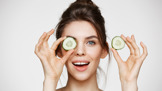Opuchlé oči: Jak zmírnit otok? Kromě okurky pomohou i polévkové lžíce