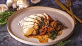 Královská kuřecí prsa s balsamikovými žampiony a tymiánem: Snadný a chutný oběd
