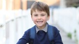 Princ Louis poprvé vyrazil do školky. Jaké tajemství ukrývá jeho námořnicky modrý svetr?