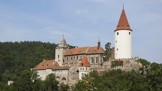 Hrad Křivoklát: Točily se zde pohádky Sůl nad zlato a Dívka na koštěti. V lese prý řádil přízrak