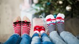 Ponožky pod stromeček jsou stále in: 12 nejoriginálnějších párů, s nimiž na Vánoce zazáříte
