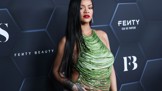 Těhotná Rihanna (33) si užívá rostoucí bříško: Chci celý den ležet na gauči, říká zpěvačka