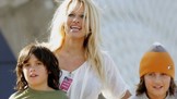 Jak žijí synové Pamely Anderson: Brandon napadl otce, oba úspěšně působí v modelingu