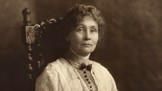 Drsný boj za rovnoprávnost žen: Sufražetka Emmeline Pankhurst rozbíjela okna, její manžel měl z toho smrt