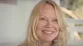 Pamela Anderson v dokumentu Příběh lásky: Mluví o sypání soli do starých ran, mateřství a myšlenkách na sebevraždu