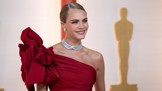 Z léčebny na Oscary ve velkém stylu: Cara Delevingne jako hollywoodská hvězda v červeném