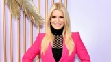 Zpěvačka Jessica Simpson má po čtyřicítce postavu snů: Její fotky v šatech s vysokým rozparkem berou dech