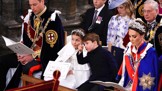 Královské děti na korunovaci Karla III.: Louis zíval nudou, George nesl dědovi roucho a Charlotte kopírovala mámu